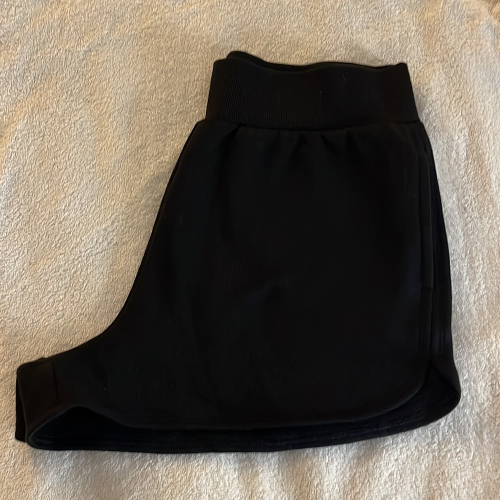 Victoria Secret- On Point- VS monogram Sweat-shorts - Picture 5 of 6